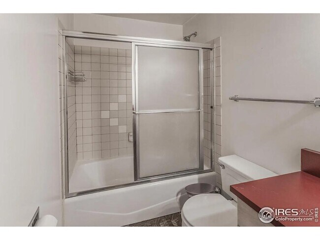 Foto del edificio - 701 43rd Ave