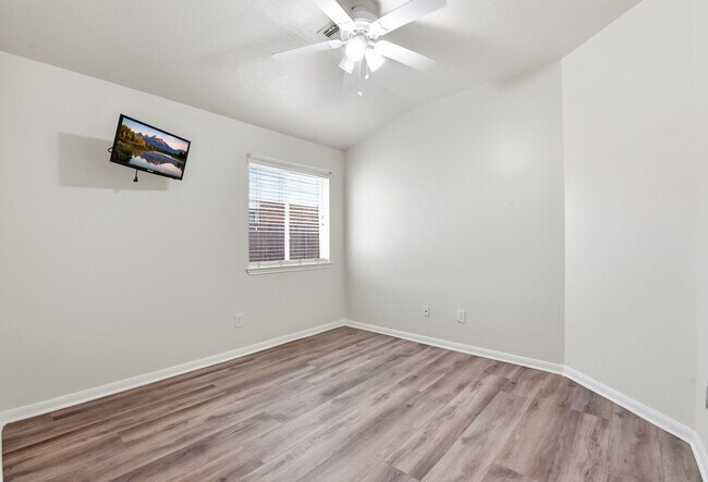 Building Photo - 2526 Hidden Park Ln