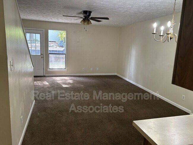 Building Photo - 132 Westwind Ct