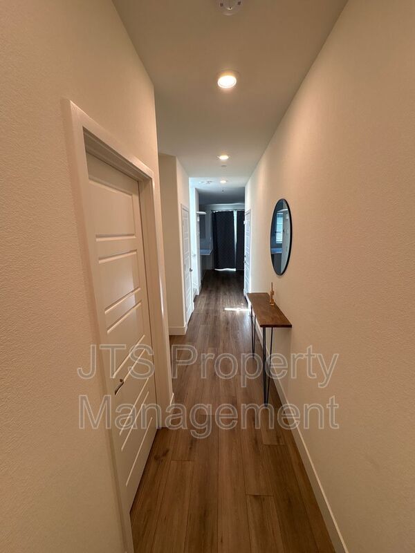 Foto del edificio - 3500 Birdland Ave