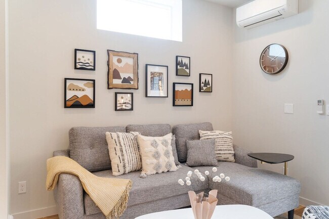 Foto del edificio - 4424 Burke Ave N