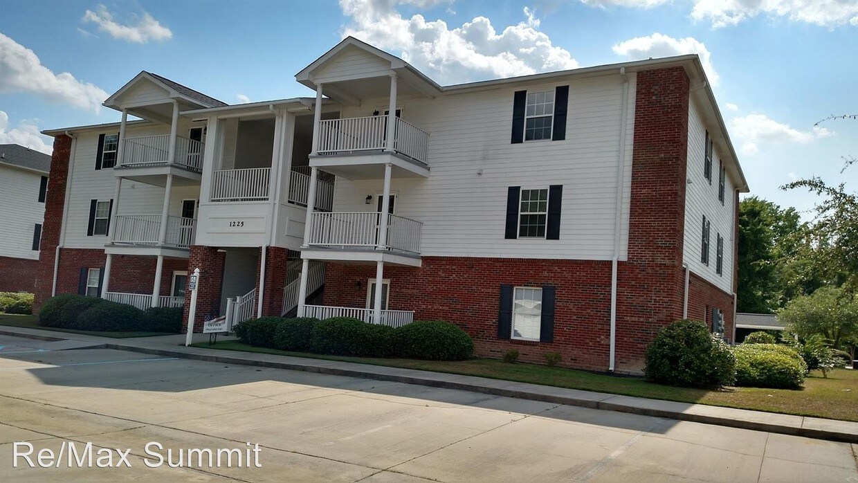 Foto principal - 1225 Tryon St