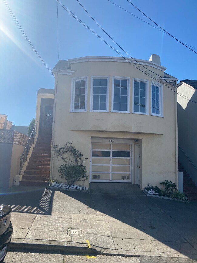 Building Photo - 921 Vicente St