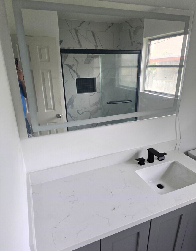 Foto del edificio - 4306 Herridge St