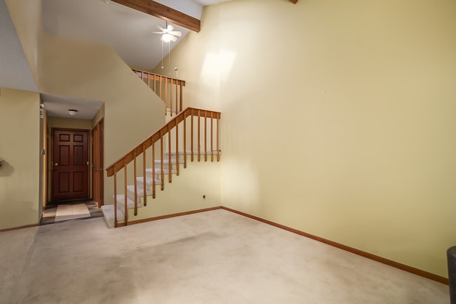 Building Photo - Lovely 2 Bed, 2.5 Bath Townhome with a Loft!