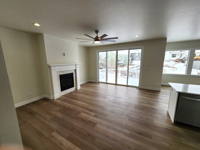 Building Photo - 1349 E Bluebell Ct