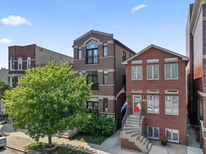 Building Photo - 3106 S Wells St