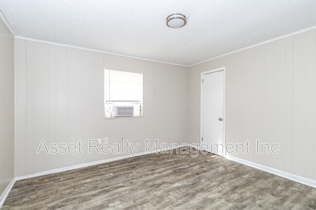 Foto del edificio - 1044 McArthur Rd