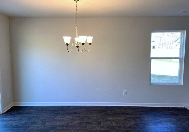 Foto del edificio - Beautiful 3 Bedroom, 2 1/2 Bathroom Home off Robinhood Rd in Winston!