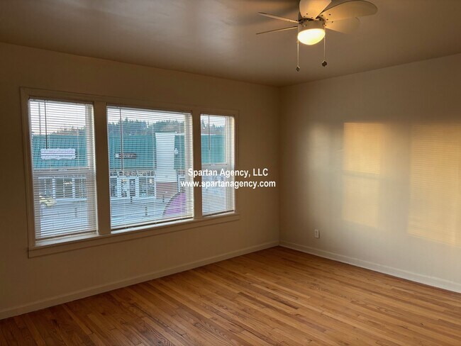 Building Photo - 927 Kincaid Ave
