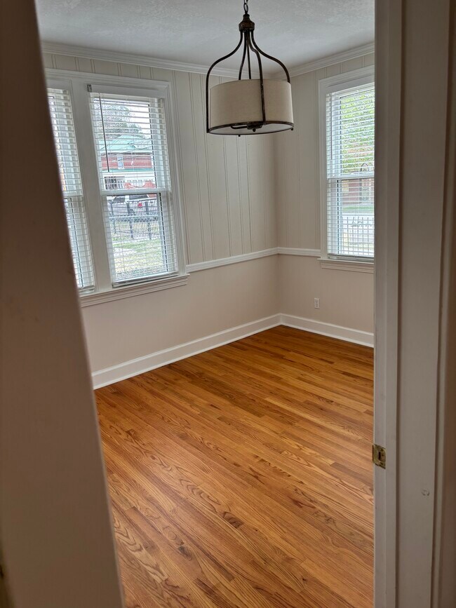 Alternar - 145 3rd St