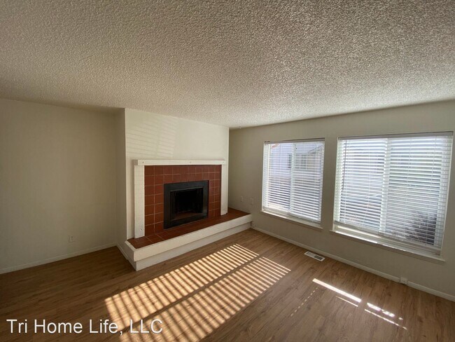 Building Photo - 2 br, 1 bath House - 1161 Rosemary St 101