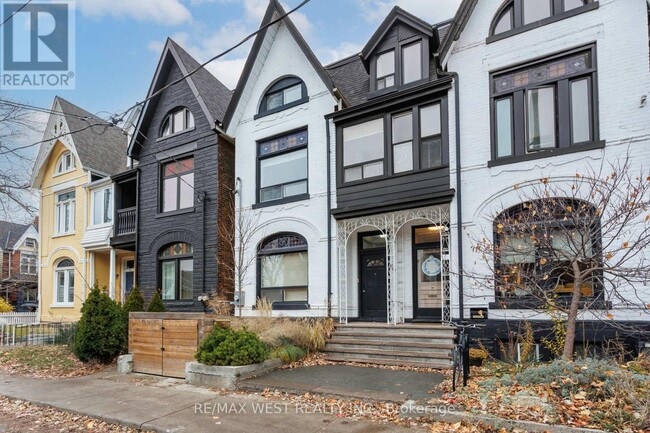 Building Photo - 84 Mackenzie Crescent