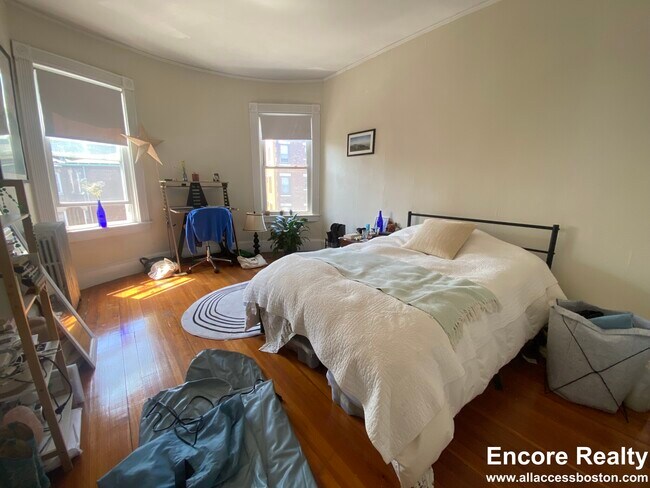 Foto del edificio - 1595 Beacon St