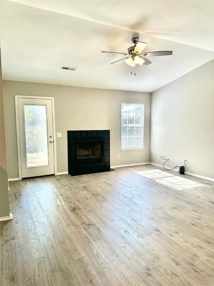 Foto del edificio - 1654 Timberline Dr