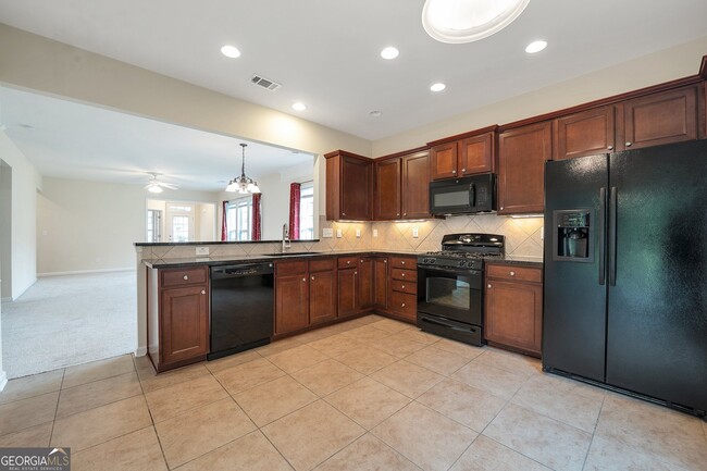 Building Photo - 102 Begonia Ct