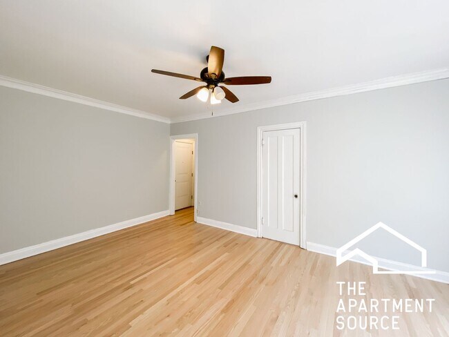 Building Photo - 540 W Briar Pl