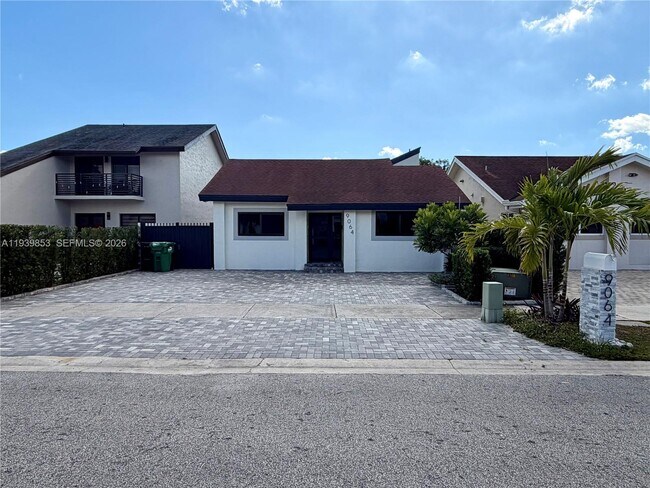 Foto del edificio - 9064 SW 6th St