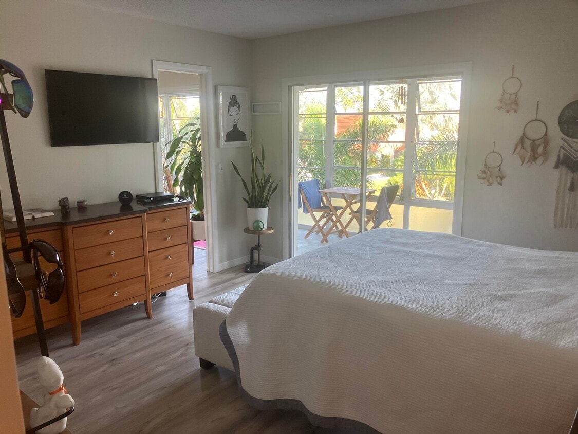 Primary Photo - 2600 SE Ocean Blvd