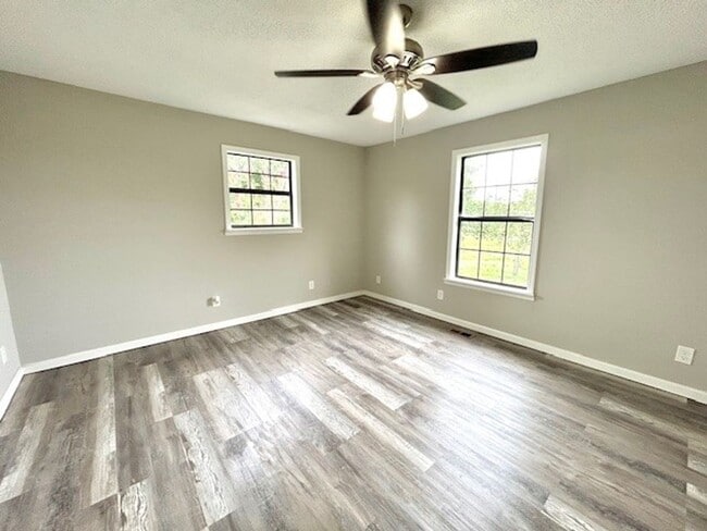 Building Photo - Spacious 4-Bedroom Home with Bonus Suite i...
