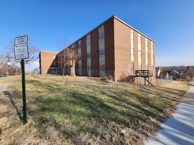 Foto del edificio - Larimore Senior Residences