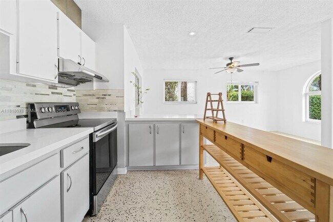 Foto del edificio - 5840 SW 42nd Ter
