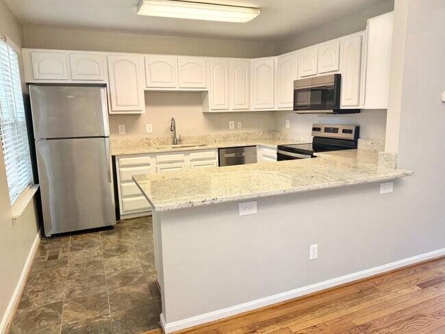 Building Photo - STAFFORD TOWNHOUSE - HANDY TO QUANTICO, SH...