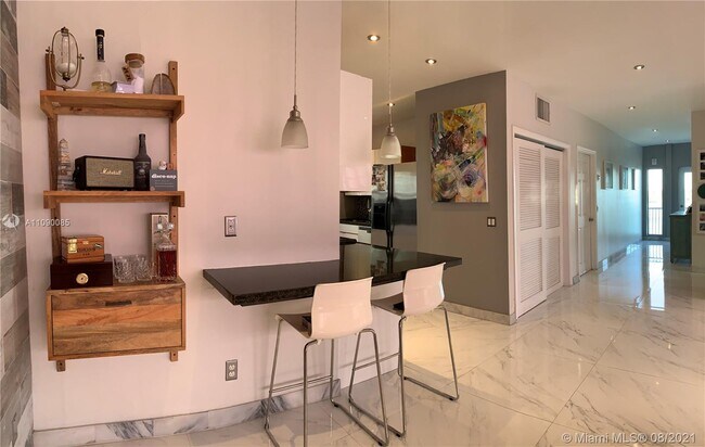 Building Photo - 7845 NE Bayshore Ct