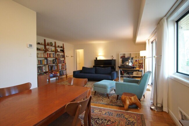 Building Photo - Stunning 2-Bed, 2-Bath Condo in Award-Winning Parkside Community!