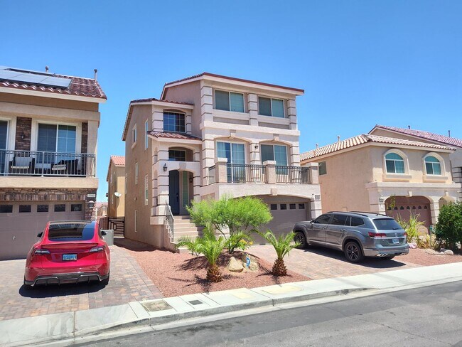 Foto del edificio - 3 story 5 bedroom