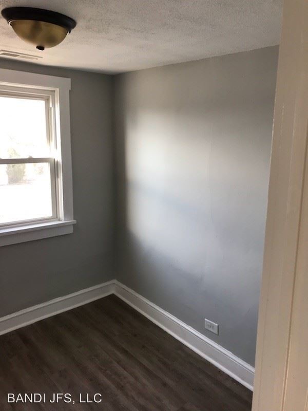 Building Photo - 304 Fernwood Ave