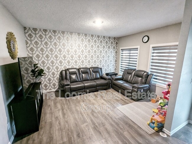 Building Photo - 342 Desrochers Blvd SW