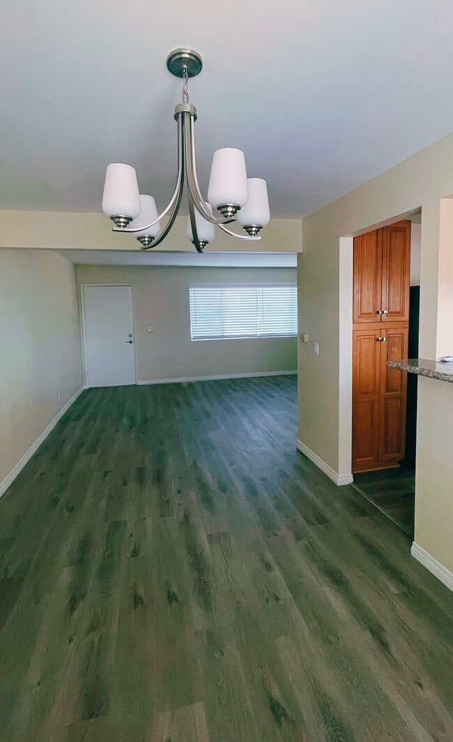 Foto del edificio - 842 N Screenland Dr