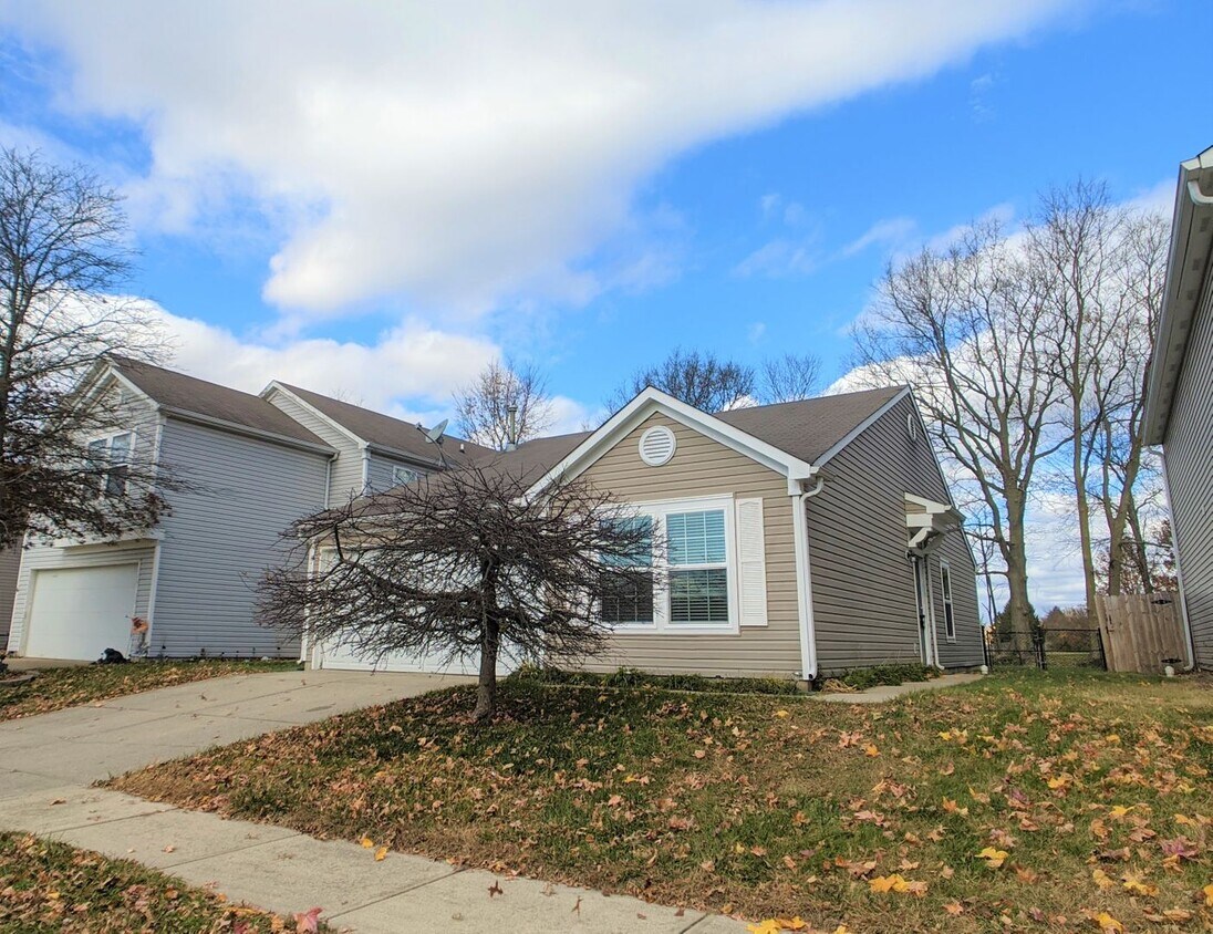 Primary Photo - Charming 2 bedroom 2 bath home in Greenwoo...