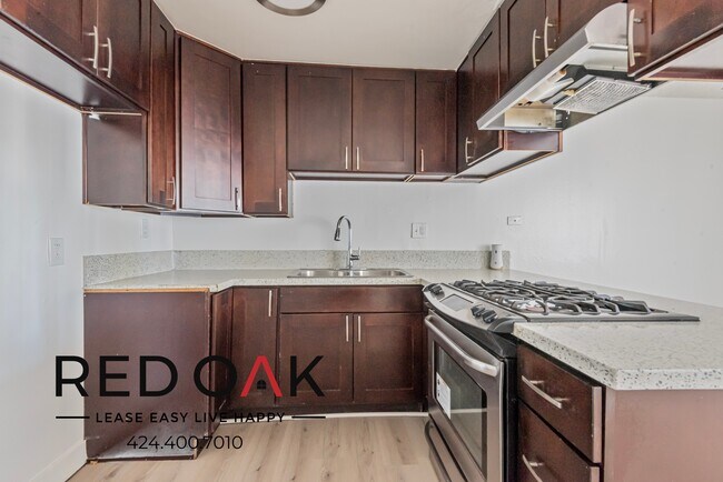 Foto del edificio - ~$400 OFF Each Month + 1 Month Free Parkin...