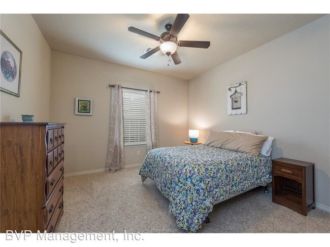 Building Photo - 2 br, 2.5 bath House - 1401 Crescent Ridge