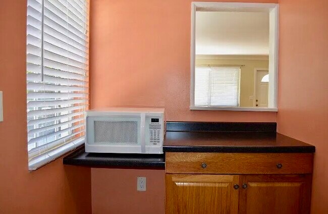 Foto del edificio - 325 Malverne Rd