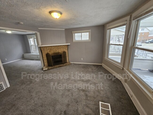 Foto del edificio - 10602 Earle Ave