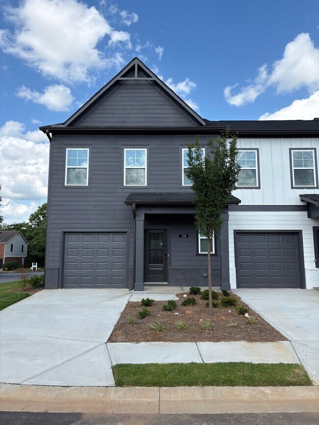 Foto del edificio - Charming 3BR Townhome in Adairsville