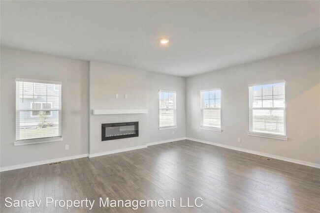 Building Photo - 4 br, 3 bath House - 2416 SW Plaza Parkway