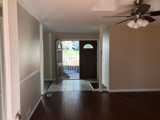 Building Photo - 8410 Kings Hill Dr