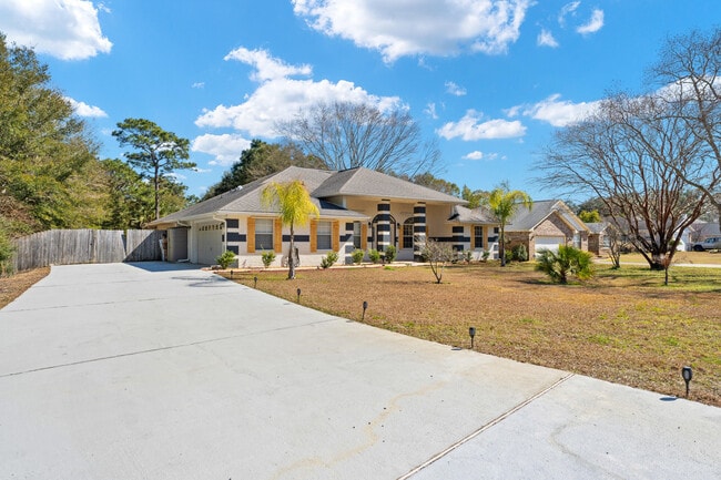 Building Photo - 2440 Sunrise Dr