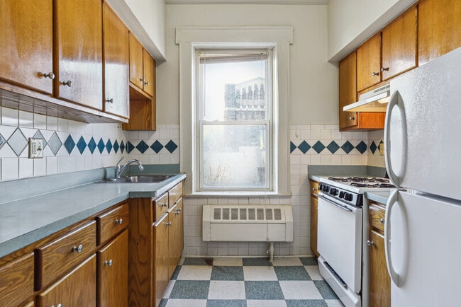 Building Photo - 480 Clifton Ave