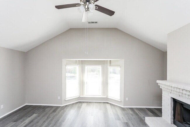 Foto del edificio - 1329 Planters Rd