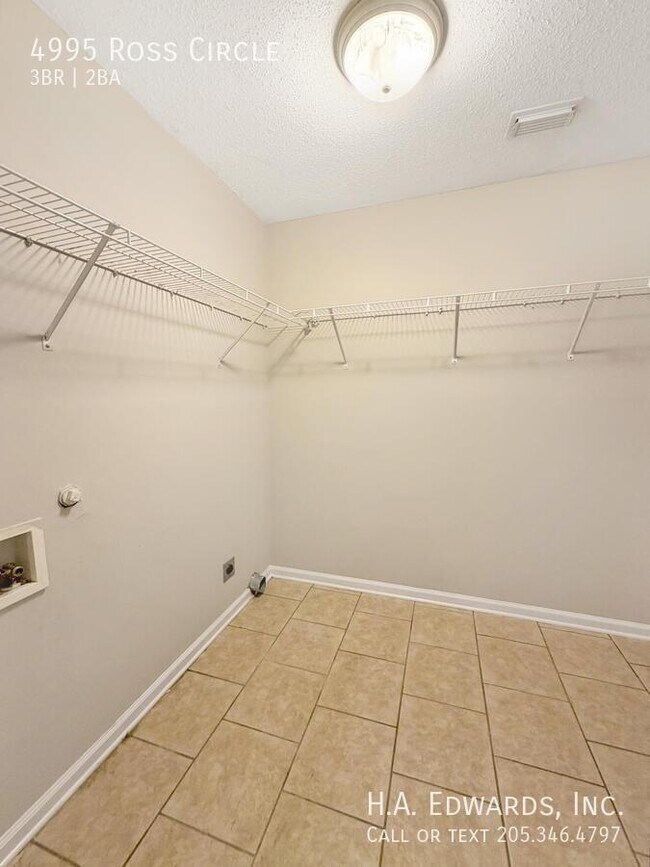 Foto del edificio - 4995 Ross Cir