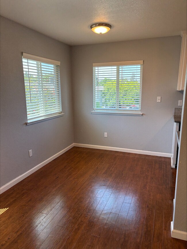 Building Photo - Heatherwood Apartments