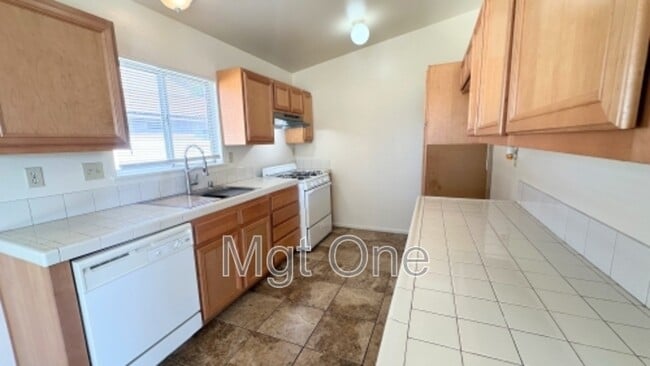 Photo - 23389 Dome St House