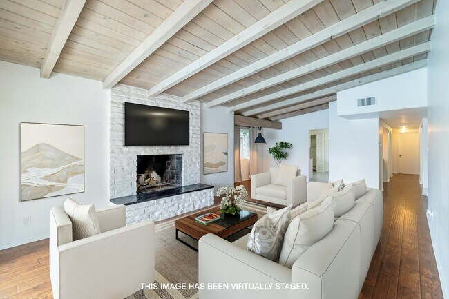 Foto del edificio - 5652 Fallbrook Ave