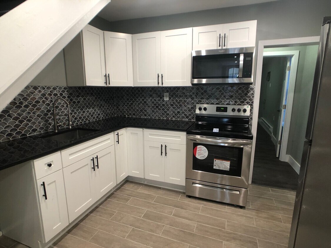 Foto principal - 652 N Brooklyn St