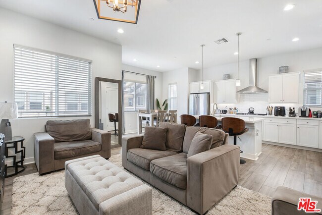 Building Photo - 660 Daniel Freeman Cir